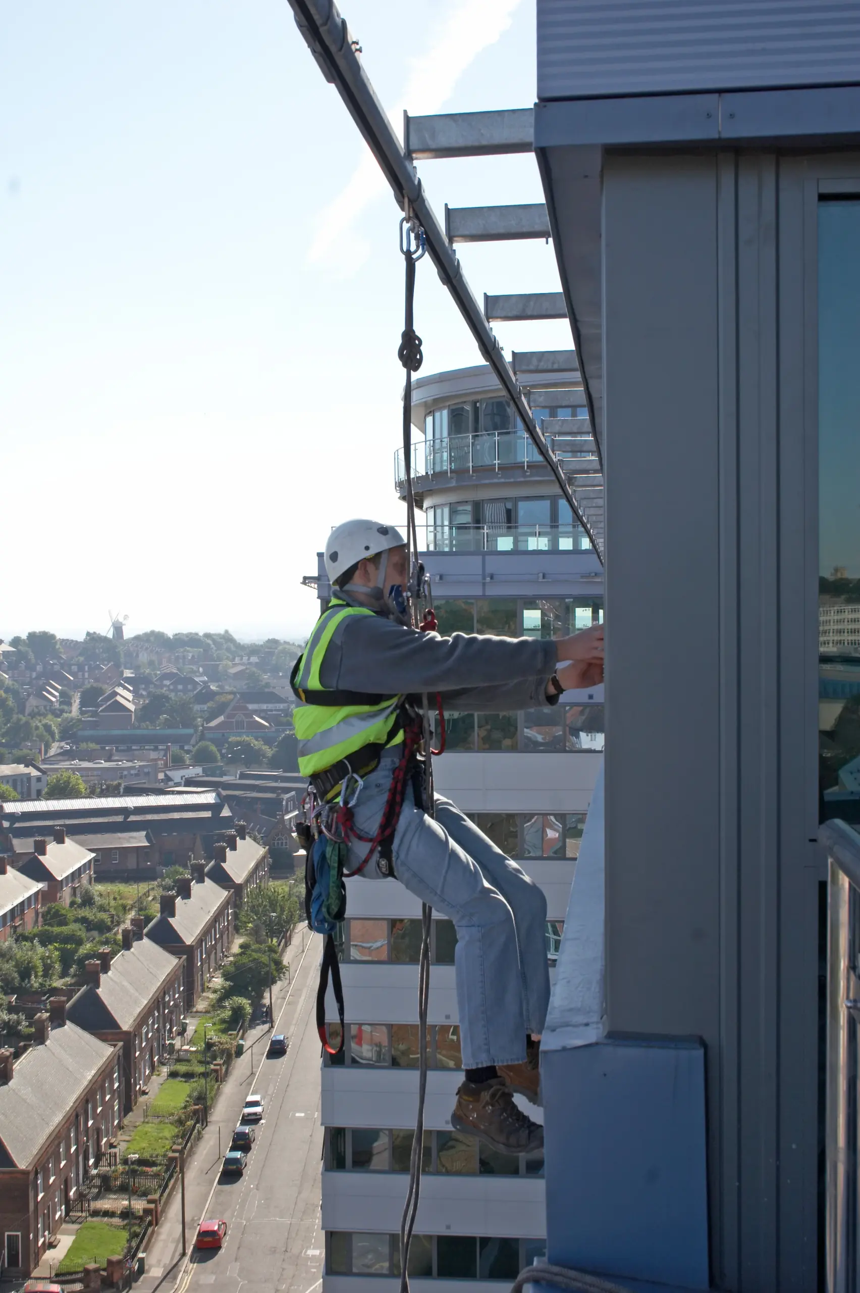 Abseiling Rail Systems: Seamless Safety for Complex Façades